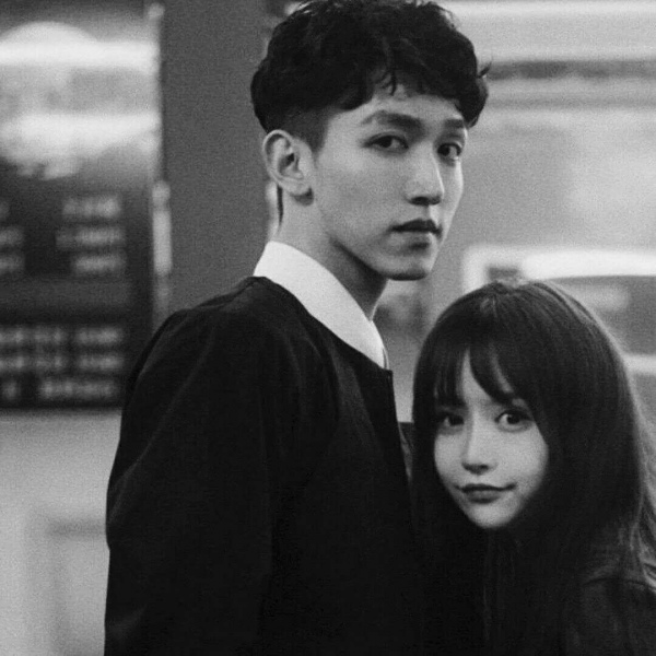 黑色浪漫,你多爱他.”