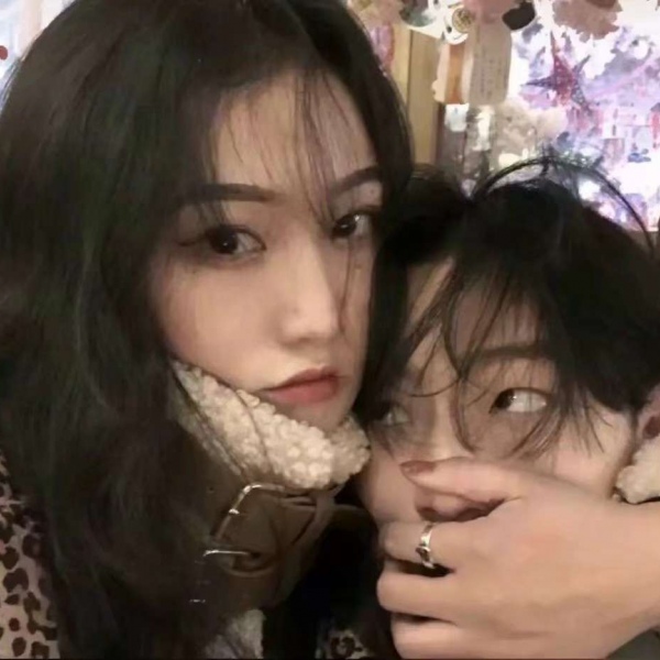 池媚恩/微信情侣头像/我要可爱 还要被你宠爱 要你心心念想爱