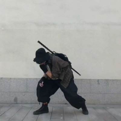 中二少年男头兄弟  微博酒味稠