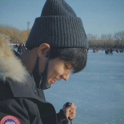 上官一：干净阳光男孩子/你一句晚安，成就了我的失眠