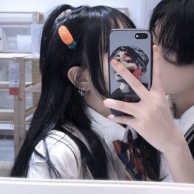 情侣头像  江郁 我生性无理取闹，除非先生抱抱，往后余生请多指教