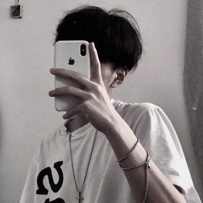 男头/“如果是去见你 那我一定用跑的j” 图源堆糖 抱图点赞