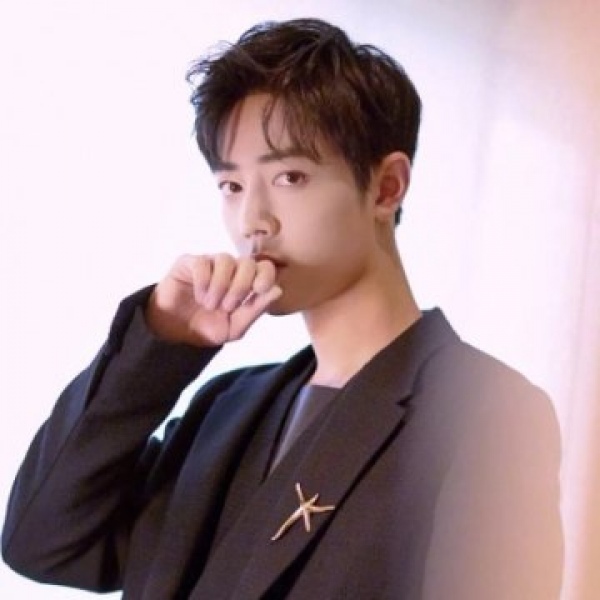 沈曦：爱豆肖战超酷头像/有钱哥哥是人间理想.