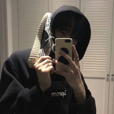 对你的喜欢，七个字点道为止：知其不可而为之。 ​​​//帅气男头霸气