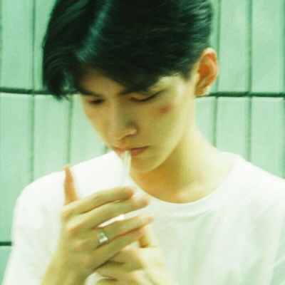 念七 帅气成熟男生头像