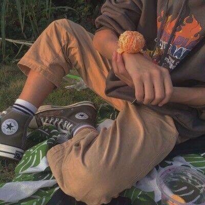 真人男生头像  “这世上所有的事都不能感同身受，只能报以温柔”