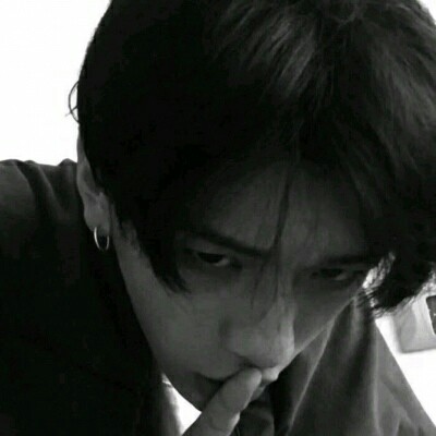 黑白男生头像