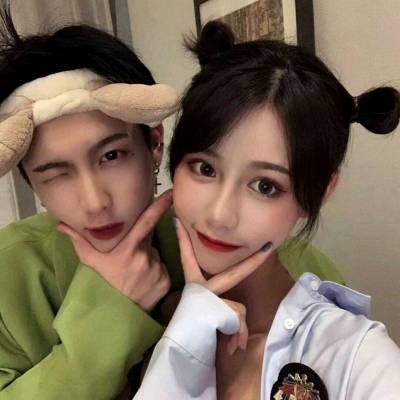 真人年轻学生可用情侣头像