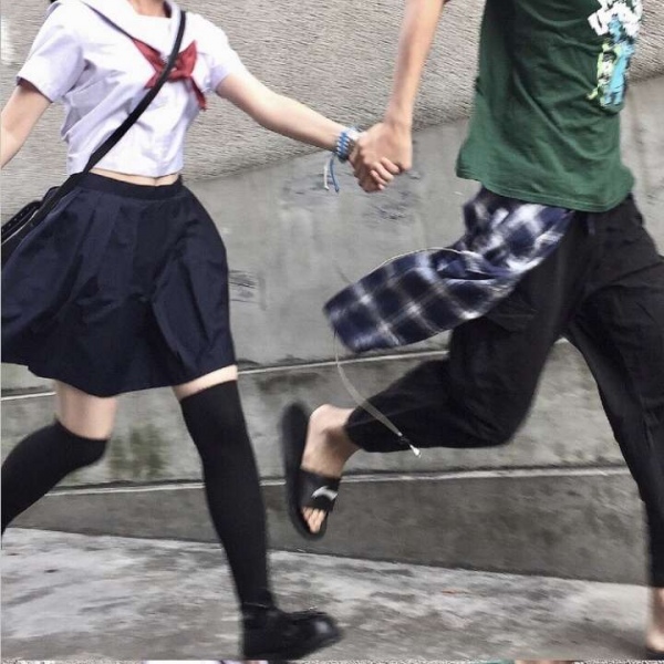 他喝了酒 嘴里还念叨着我 我以为他爱惨了 后来他用行动证明不是这样的