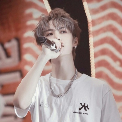 沈曦:爱豆王一博超帅头像