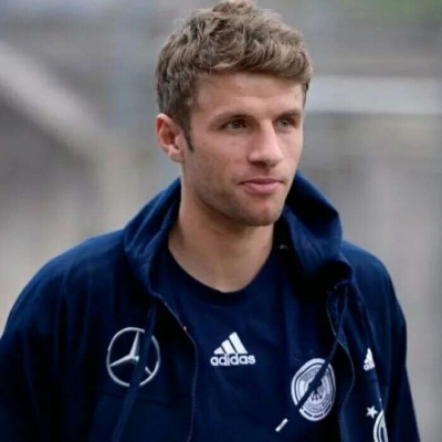 顾浔：足球明星男生头像