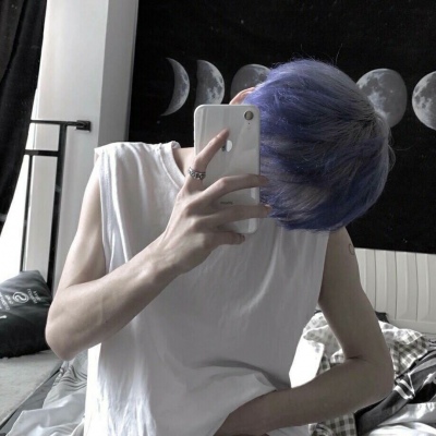 沈曦：超酷挡脸男头 喜欢到敷衍只是一瞬间./