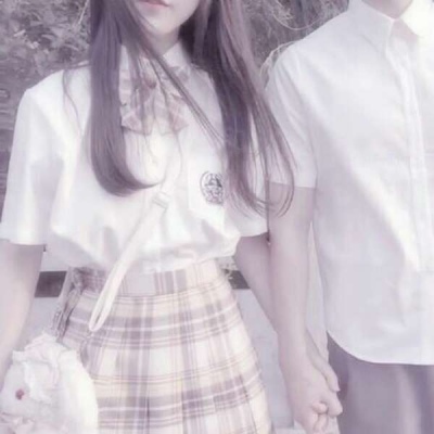 沈曦：唯美一对两张恩爱情头 请奔向我我不曾放弃./