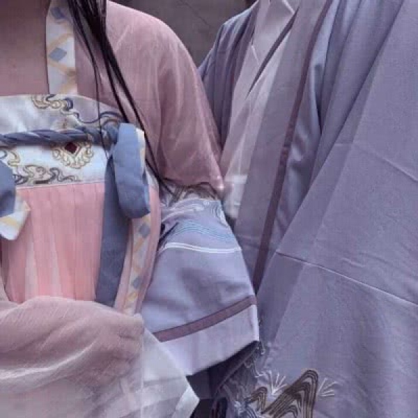 芯儿    唯美古风真人情侣头像