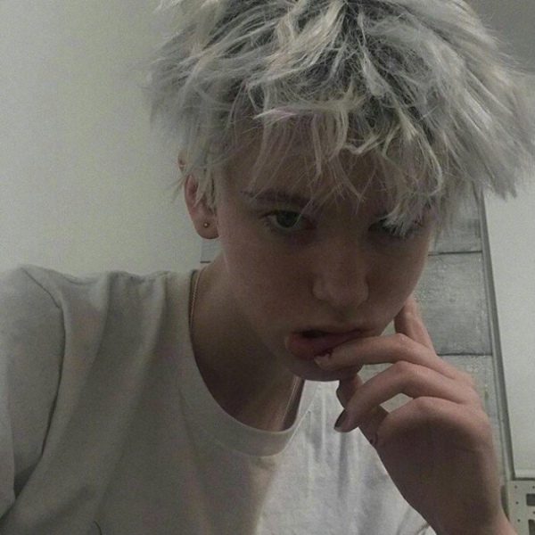 芯儿    成熟超酷欧美范男生头像