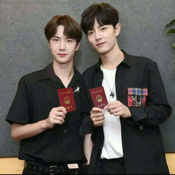 肖战 王一博，第一张是重点啊，哈哈哈，里面也有陈情令（忘羡情头）