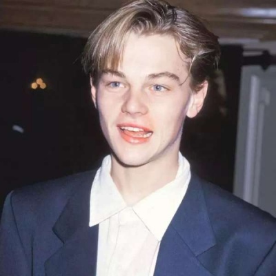 男生头像  往往对生活的不满，会成为我们的丧