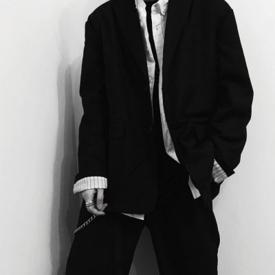 黑白高冷部位男头/神明给我最难熬的日子里唯一的甜头就是你 .