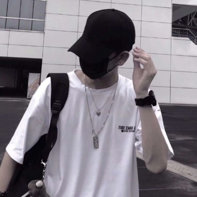 有品位的男人微信头像   礼貌拿图。