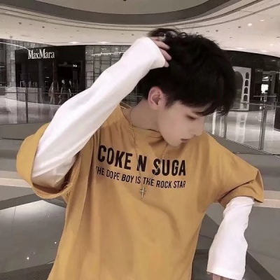 因为九百九十九个人踏着大地，而你却踏着我的心。