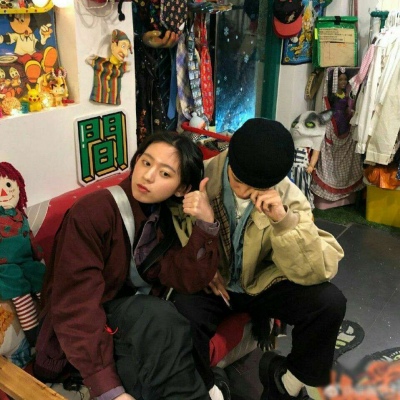 真人情侣头像  氿卿 ：  女孩子就应该有一段甜甜的恋爱