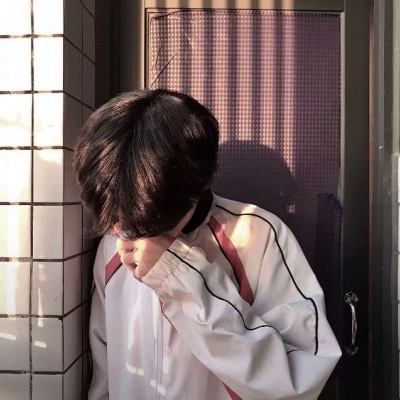 我会带着月亮的温柔，和星星的光亮，顺着银河，进入你的梦里