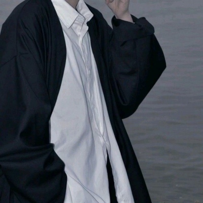 顾云曦/玩网个性部位男头/人生最不缺的就是代替者.