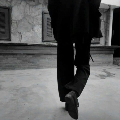 洛白:高冷男头（成熟 时尚 霸气 高冷 黑色系）