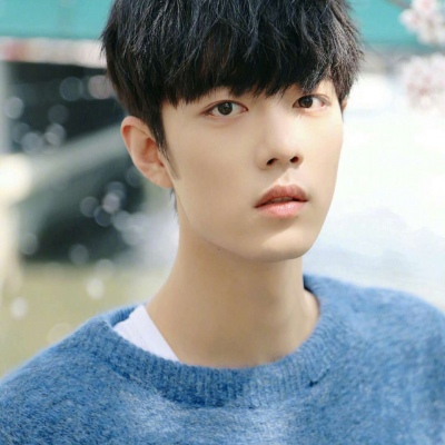 接收一波战哥的神颜吧