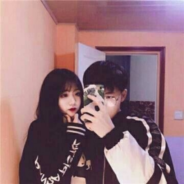 真人超帅气浪漫情侣头像。