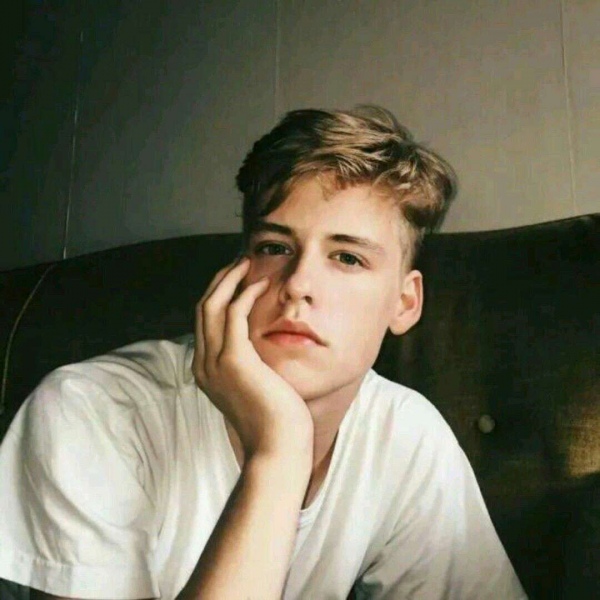 林知晚  欧美经典搞怪男头