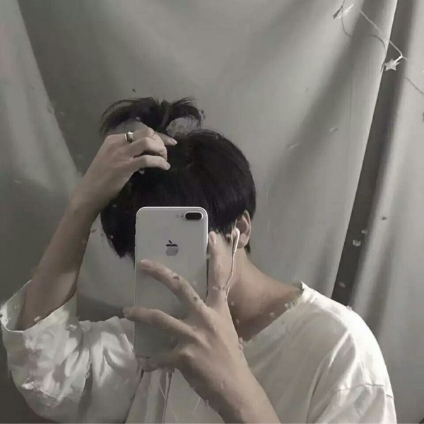 冷澈：男头  自卑 期待 敏感 胡思乱想 不肯放过自己//sxc