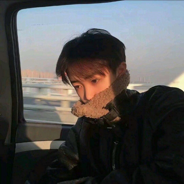 男生帅气高冷成熟稳重哥哥型头像/奶酪