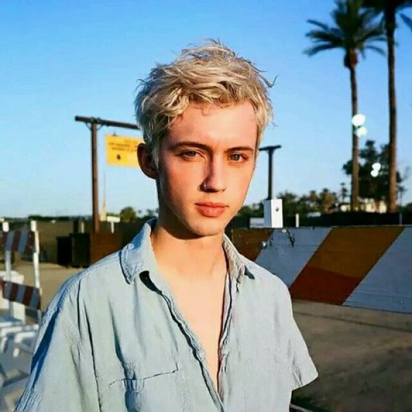 言词：欧美男头 戳爷 小甜饼 只要你喜欢戳爷 我们就是好朋友✨️