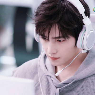 允言/帅气高冷杨洋头像    有枝撑夜月无叶起秋风