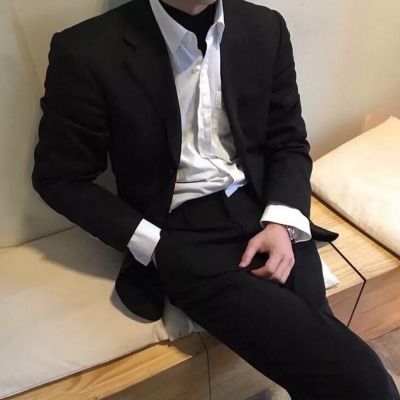 江喻绾   部位/西装/没兴趣认识你 也别打听我。♡