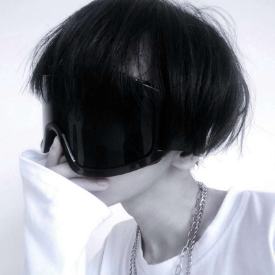 帝江:高冷帅气小哥哥完美头像/你是人间四月天五月惊鸿客