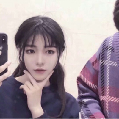 小清新情侣头像/你对我笑了一下，我跟充了电似的，高兴了一天半。