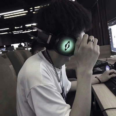 男生头像 世界这个东西 不是只对你一个人温柔