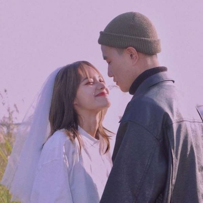 面无表情的擦肩而过都是装的，但回头看你是真的#情侣头像