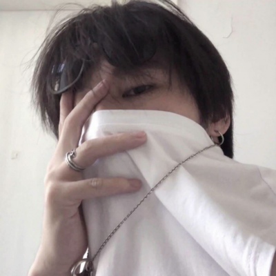 江喻绾    混网/霸气/不是没你不行，只是有你更好。♡