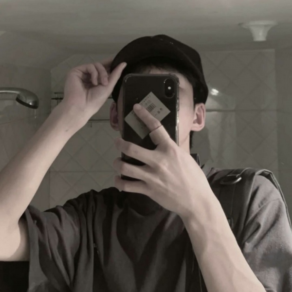 自截ins风对镜拍风格男头/很多事情 你偏偏已经不在意了 它才给你回应.