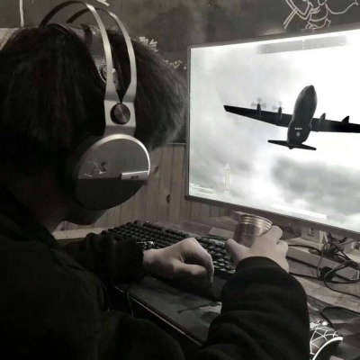 我们若是没有和那个人白头偕老  那么  和谁白头偕老都是一样的.