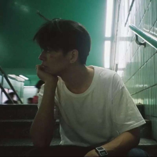 忧郁意境男头/路走到尽头了，爱你也到尽头了