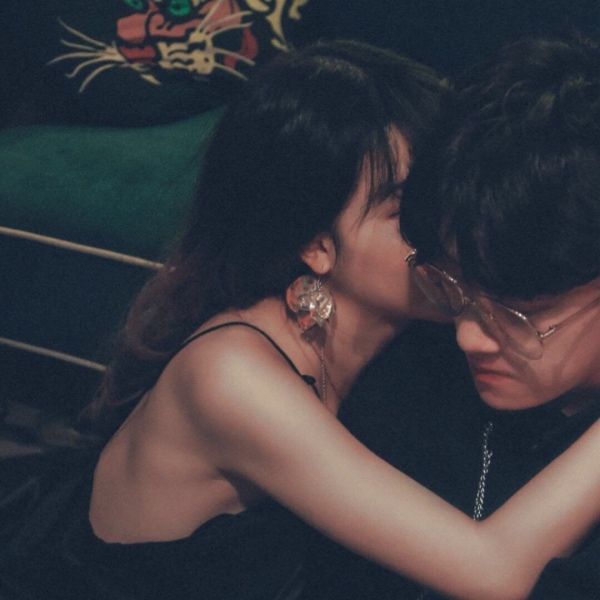 真人情侣头像/山野万里 你是我藏在微风中的欢喜