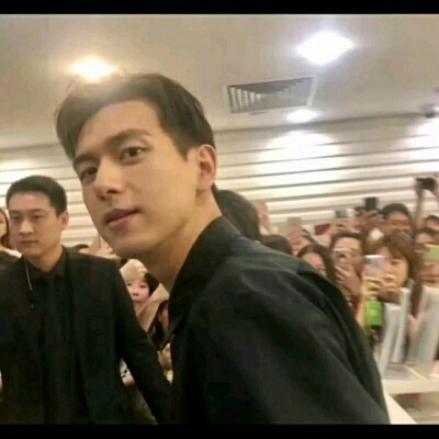 莫稚♡ 夏天有着迟暮的霞光 正如晚来的你皆是笑意［都是李现］