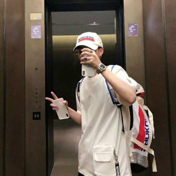 安奈 冷淡风清新男头 时光永远不会逆行 把握好每一个属于自己的清晨