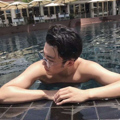 苏荷：男头（高冷）