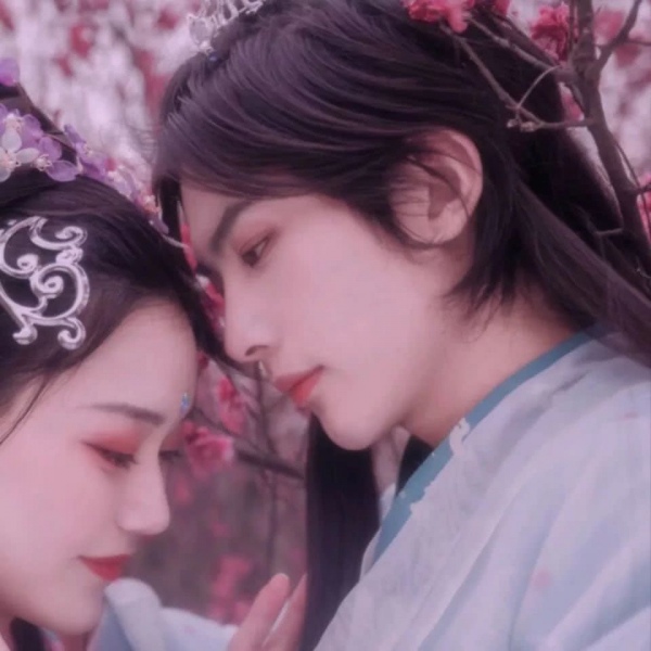 齐齐  古风情头像   我字字皆你，而你只字未我