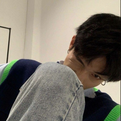 江喻绾       混网/拽/“理想状态 有趣 温柔 有钱 有你” ​​​。♡